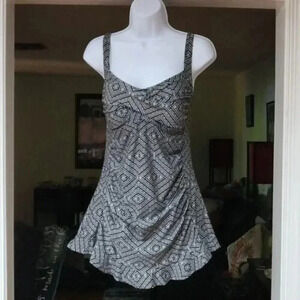 SEA & SAND-Twist Front Geometric Pattern Swimdress-Black/White-Sz 16-Excellent